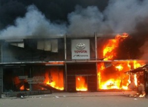 toyota-dealership-burned-in-qingdao